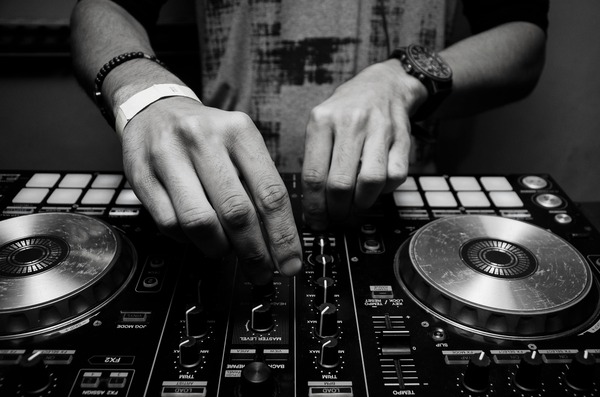 Essentials for New DJs: Getting Started with the Right Gear